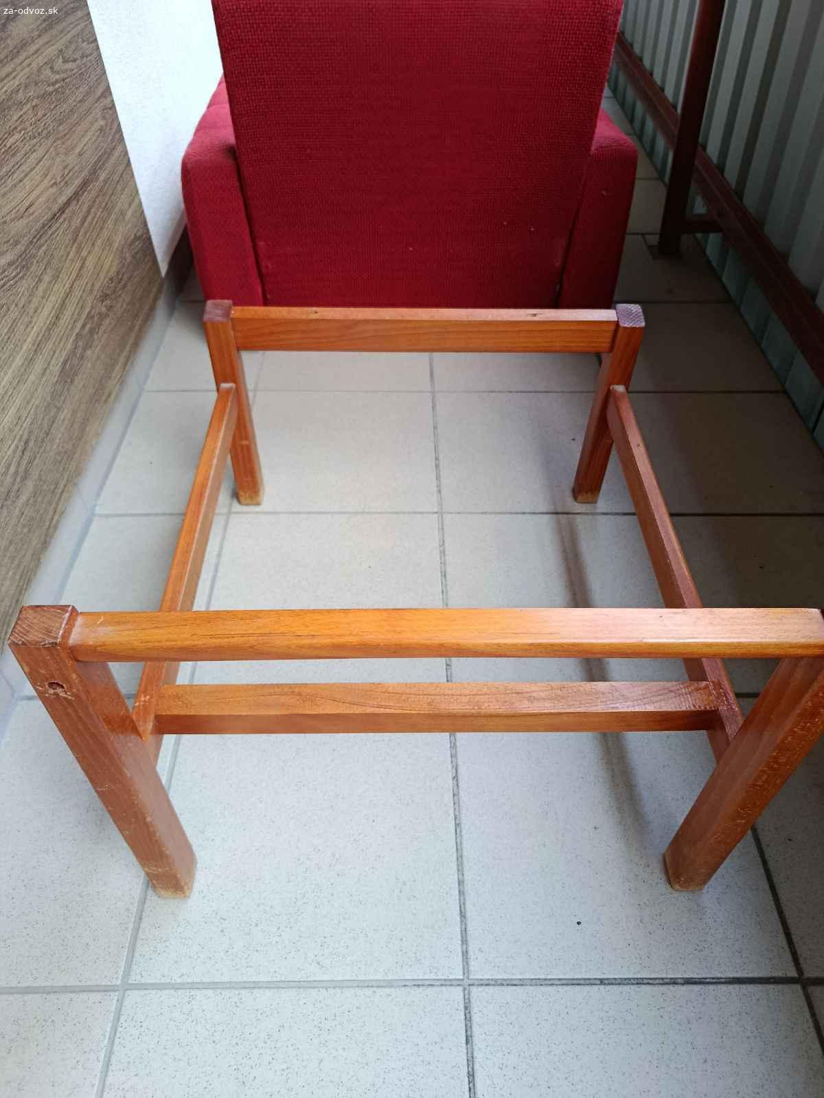 Staršie kreslo do garsónky, 1-izboveho bytu.