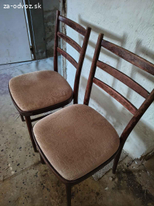 Darujem staršie stoličky