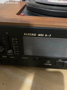 Starý gramofón s rádiom Tesla Alegro 1023 A-3