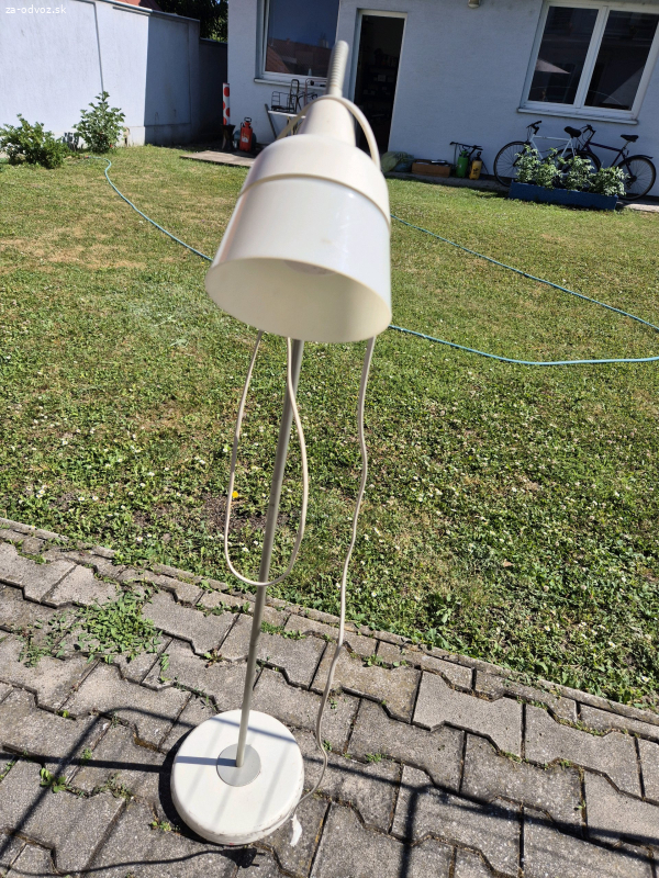 Stojaca lampa