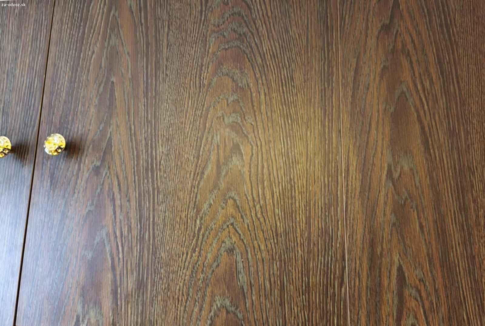 Darujem stôl. Výroba na mieru u kvalitného stolára.

Výška 72.5 cm
Šírka 114.5 cm
Hĺbka 60.0 cm

Osobný odber.
V prípade záujmu aj so skriňami - viď foto.