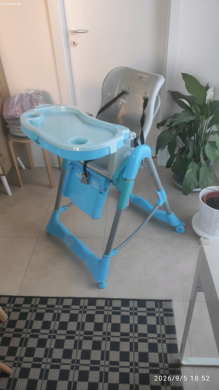 Stolička pre 1 ročné dieťa. Ľahká, bezpečná.