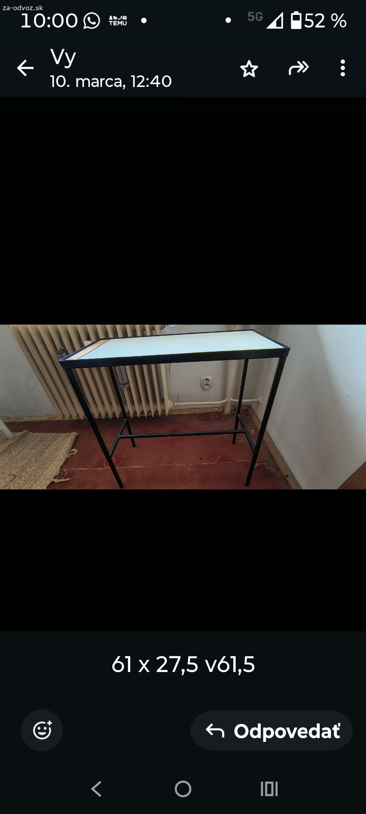 Stolík. Darujem 4ks rôznych stolíkov.
Rozmery: 52x33xv84 cm
                  61x28xv62 cm
                  58x41xv60 cm na kolieskach
                119x50xv49 cm vrch sklo