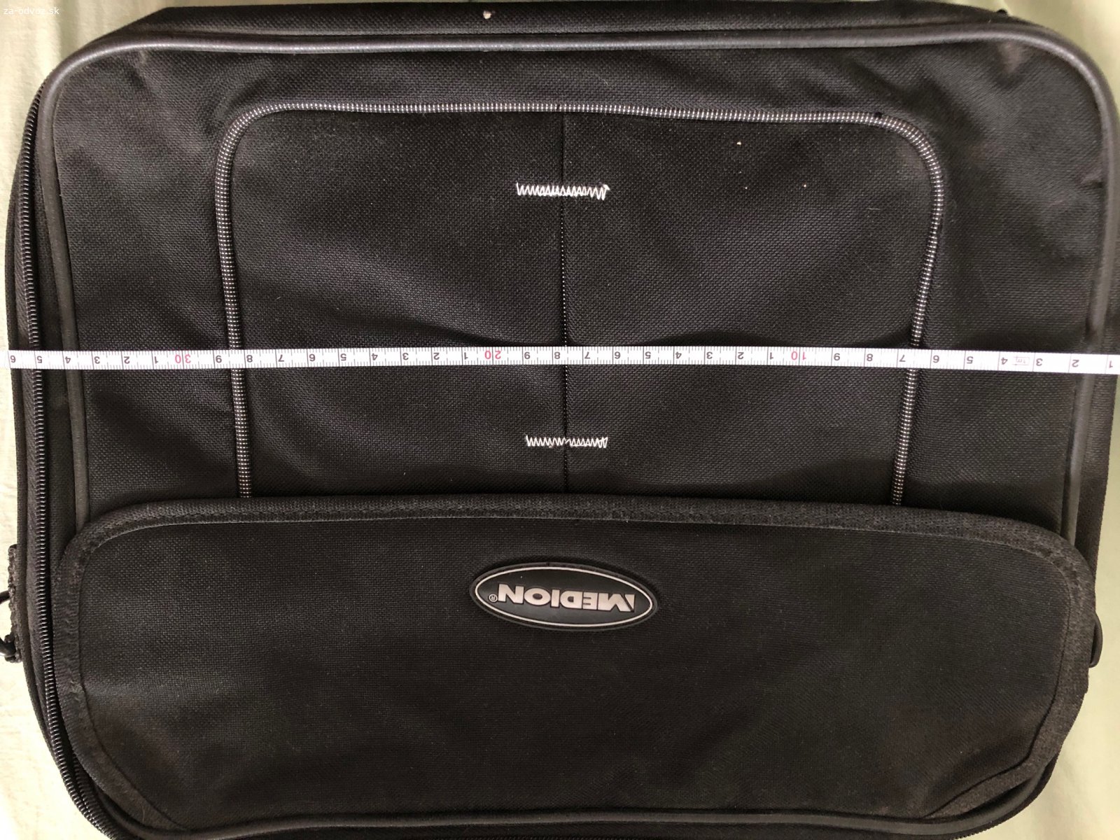 Taska na mensi notebook. Darujem tasku na mensi notebook alebo moze posluzit ako taska na dokumenty. Sirka cca 35 cm, vyska 28 cm.
Len osobny odber BA-Petrzalka