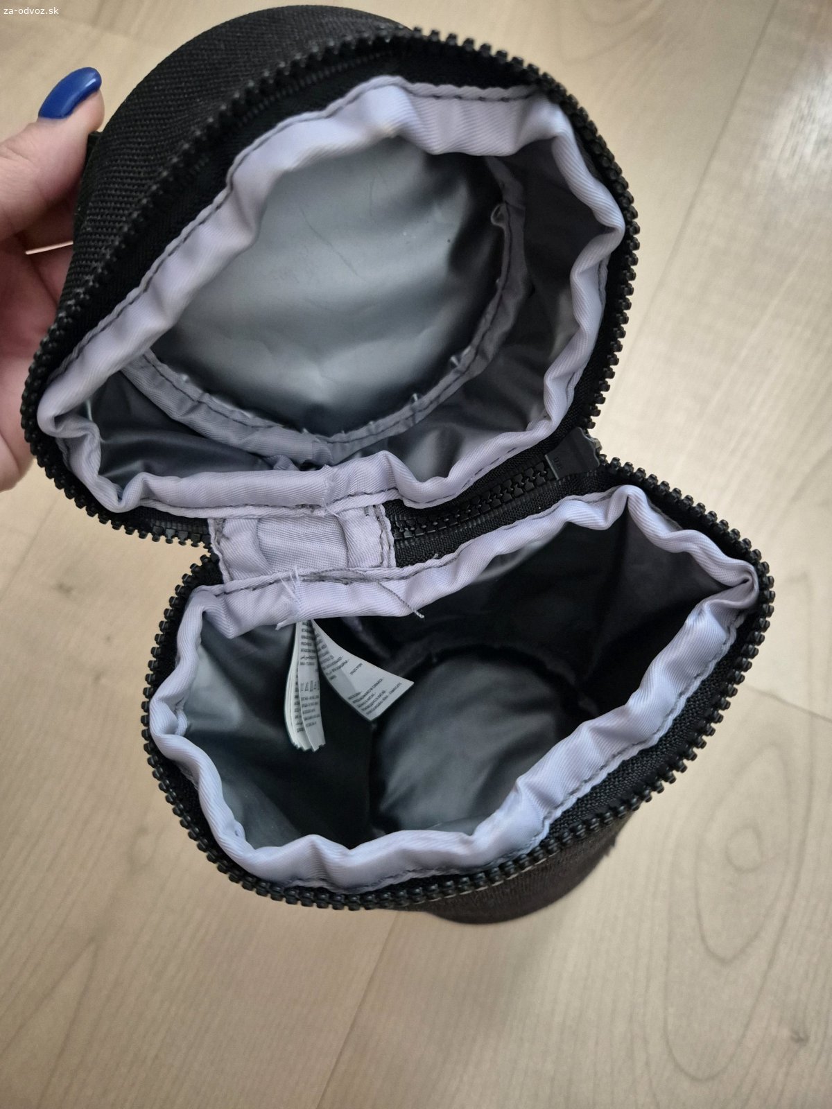 termo obal na fľašu. novy, nikdy nepoužitý. Mal by chrániť fľašu pred zimou a udržať teply nápoj, tým ze sme to nikdy nevyužili, neviem posúdiť funkčnosť. Osobny odber BA Záhorská Bystrica