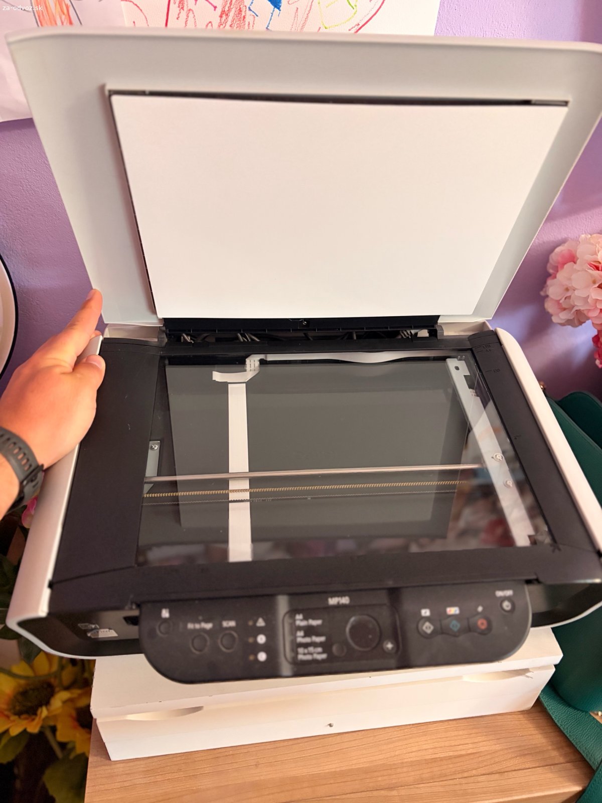 Tlačiareň/skener Canon Pixma MP140. Darujem funkčnú tlačiareň so skenerom Canon Pixma MP140. Farebný a čierny toner skoro plný. Ovládač potrebné stiahnuť online. Iba osobný odber.