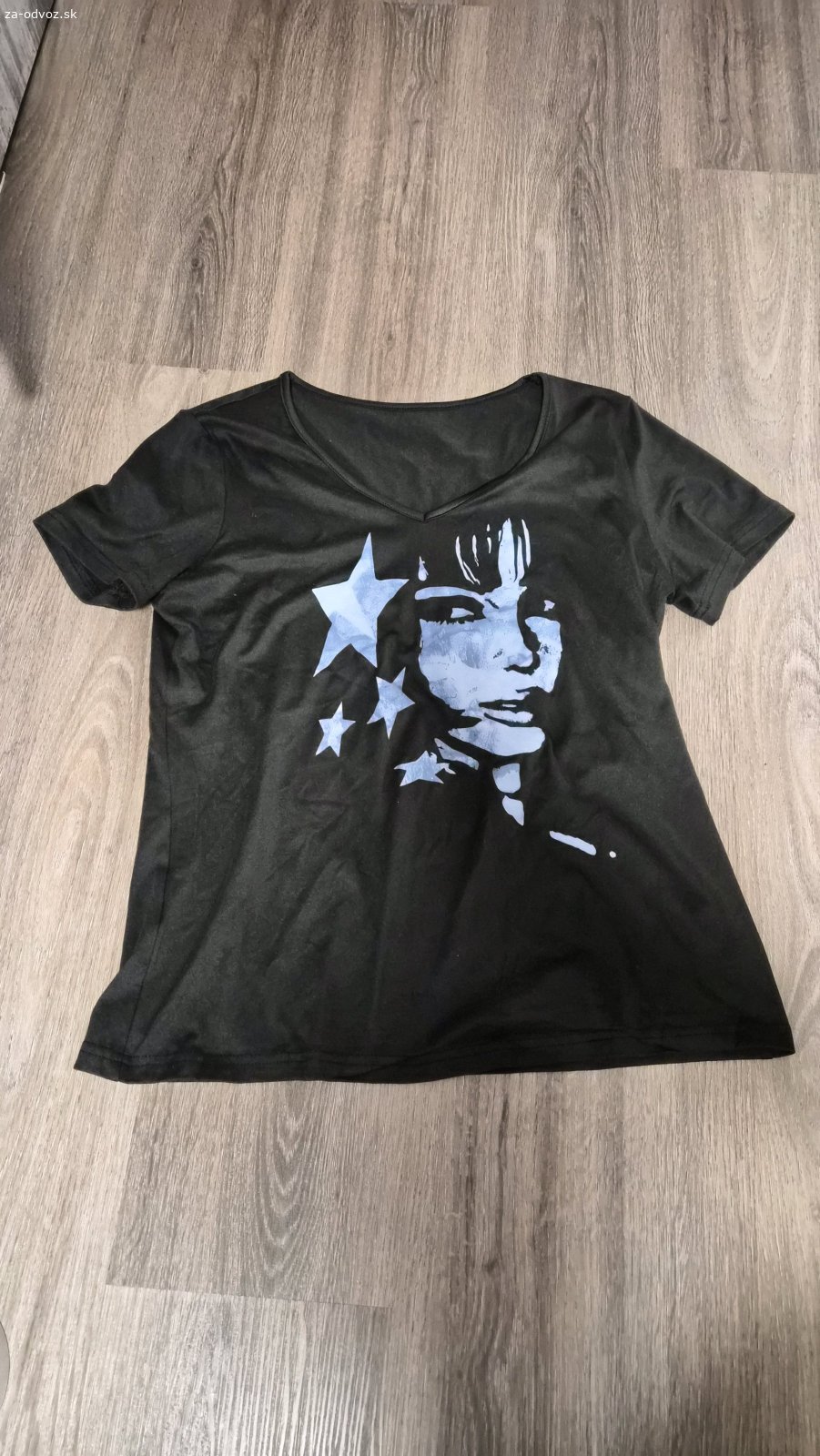 tričká. obe sú veľkosti S, prvé tričko je crop top. nosené ale vo výbornom stave