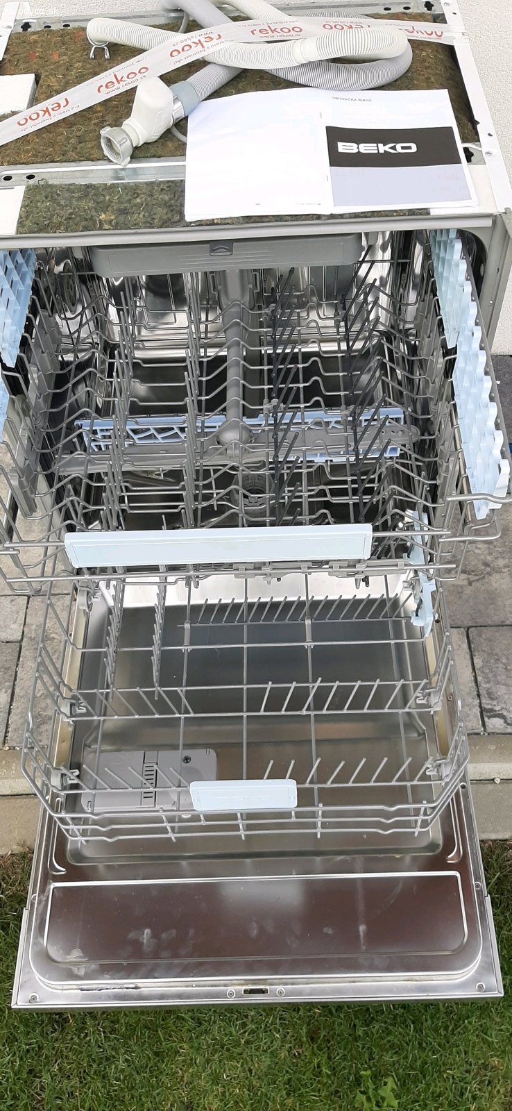 Umývacka Beko. Umyvacka Beko, používana..vynechava umyvanie, 1 x za 5 pokynov..asi cerpadlo vodne..cokolada potesi, nie je podmienkou ?