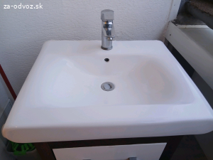 Umyvadlo a kúpeľňová skrinka