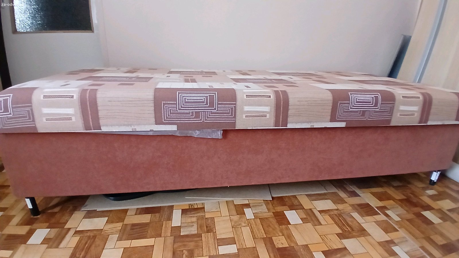 váľanda. Darujem za odvoz váľandu, dĺžka 197 cm, malo používané.