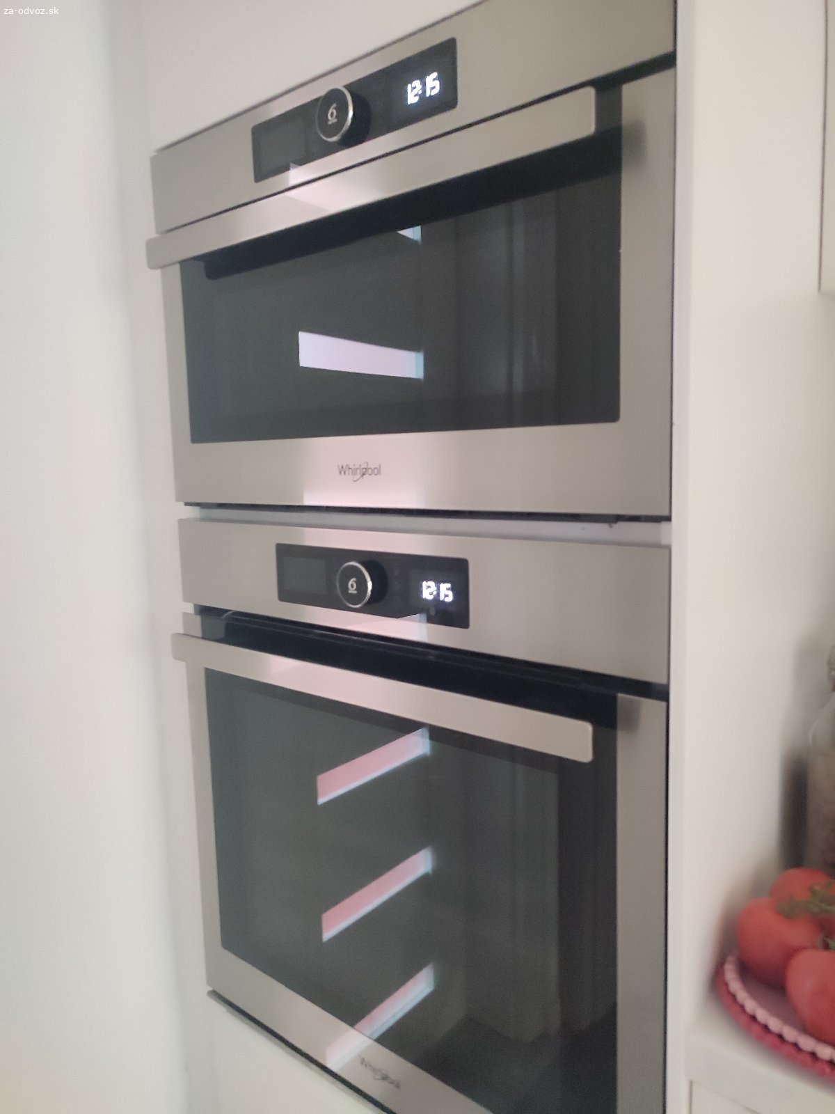 Vstavaná elektrická rúra Whirlpool AKZ9 6270 IX. Vymením za čokolády značky Lindt vstavanú elektrickú rúru značky Whirlpool. Rúra má 4 roky, ventilátor robí hluk, vhodné do servisu na diagnostiku.