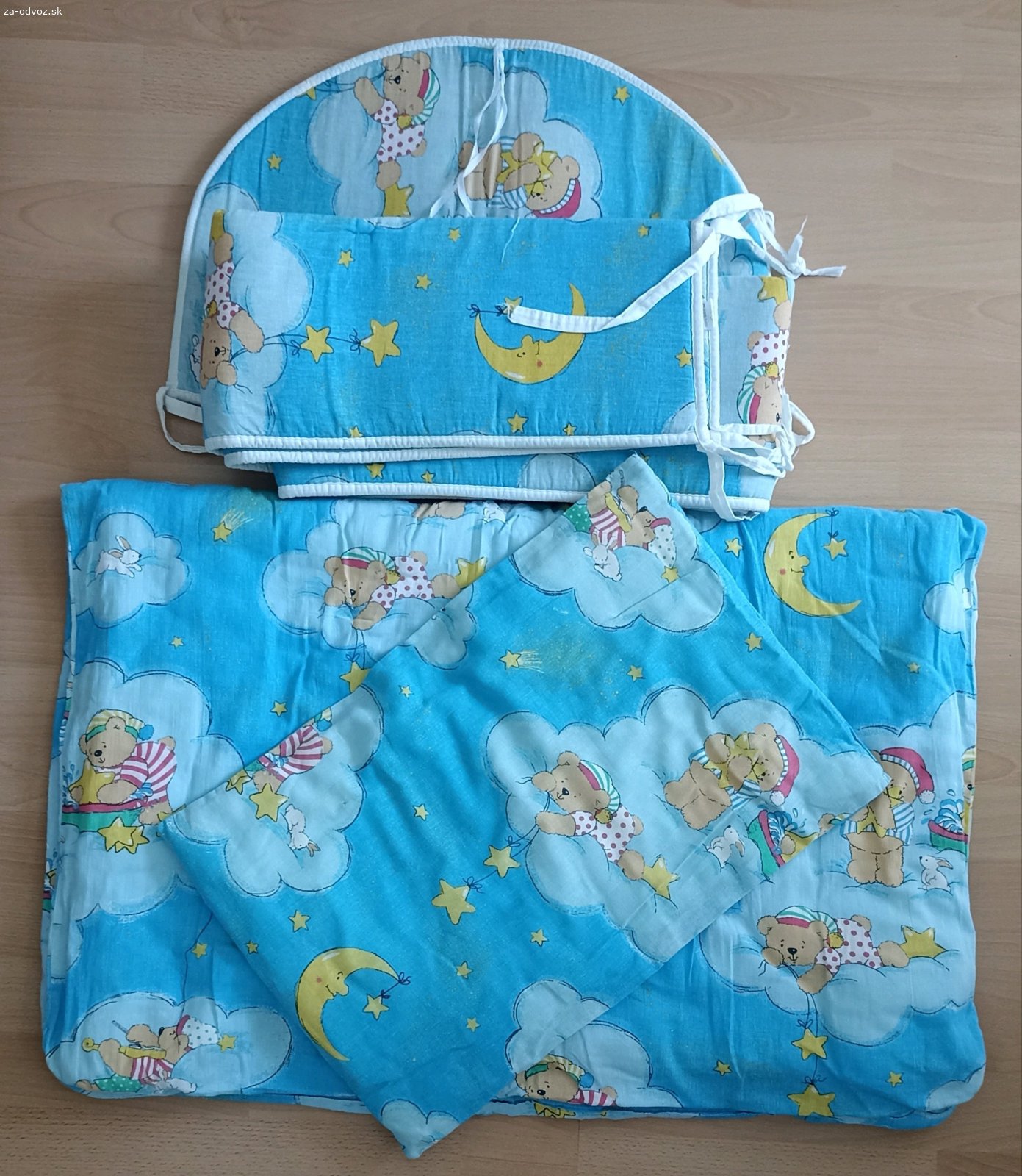 Vybavenie detskej postieľky. Darujem veci do detskej postieľky:
- matrac 60x120x5 CM
- paplón a vankúšik
- chránič
- 2x obliečky na paplón aj vankúš
- 2x napínacia plachta
- 2 zavinovačky

Len osobne, neposielam.