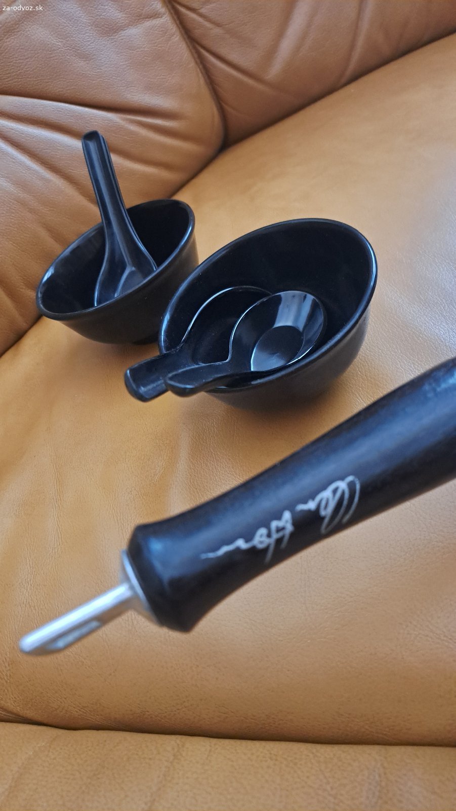 Wok s 2 miskami. 31 cm, ťažký wok s hlinkoviu pokrievkiu. 2 plastové misky s lyžicami. Nové