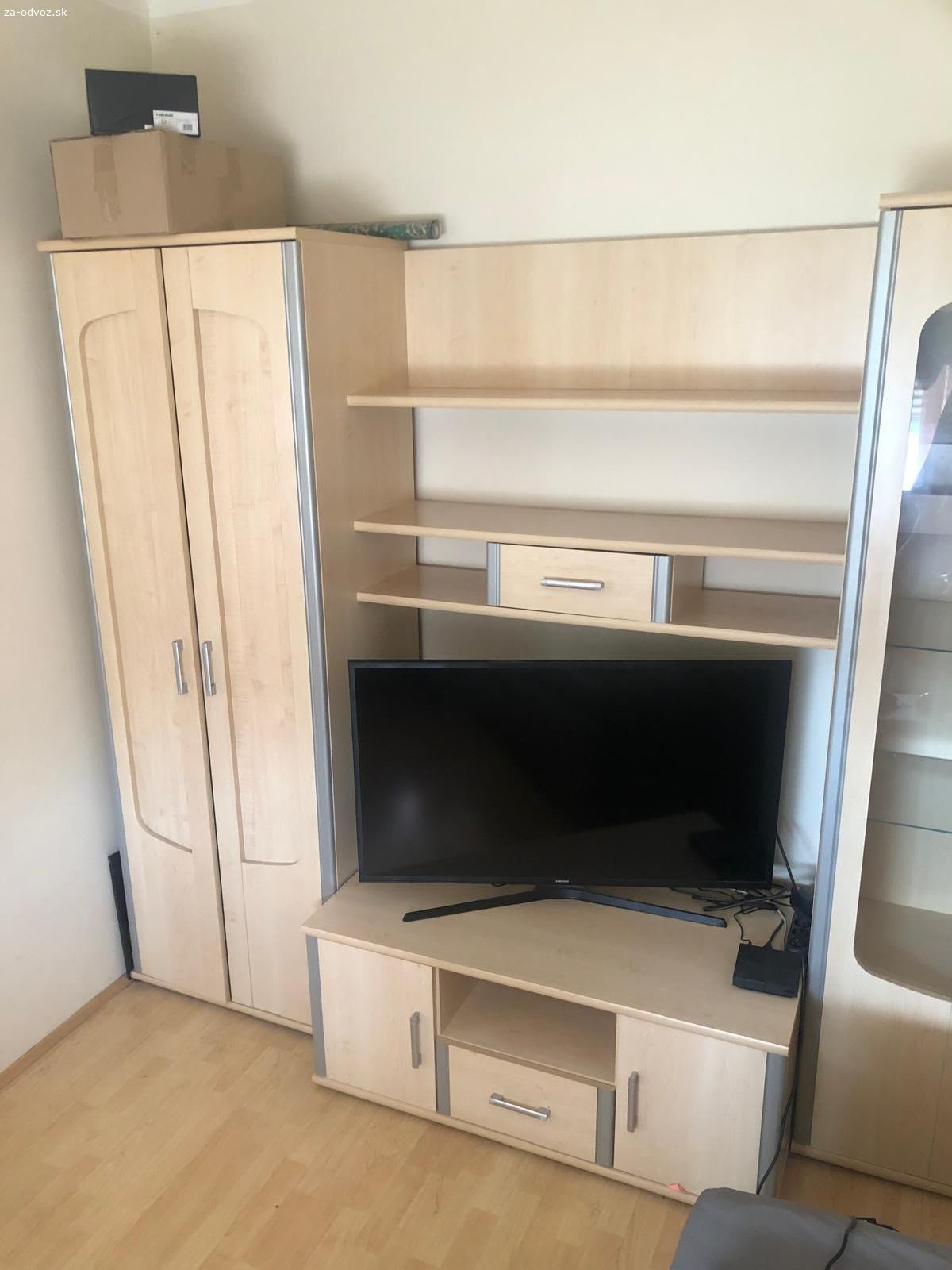 zostavu. Darujem za odvoz študentskú zostavu vo veľmi dobrom stave. (bez TV)